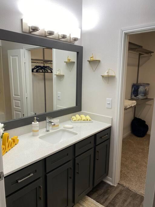 יוסטון Your Warm Spacious Unit With Pool - Medical Center מראה חיצוני תמונה